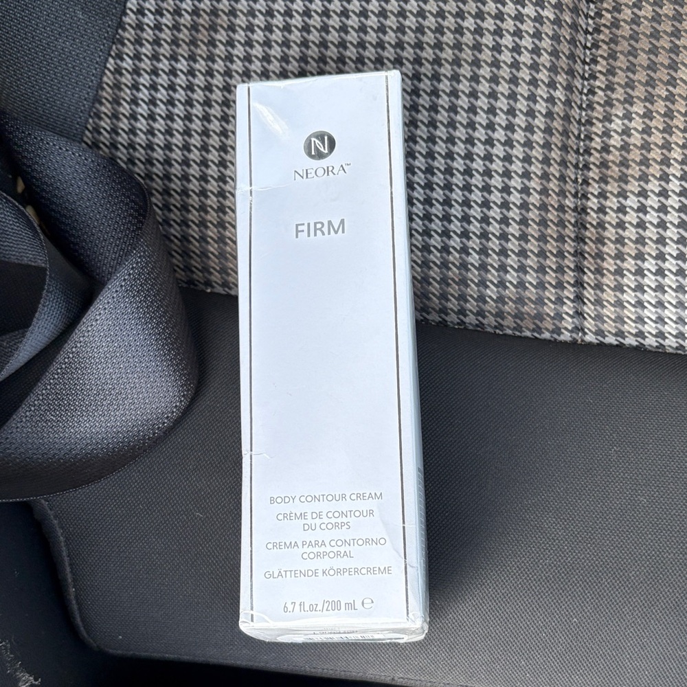Neora Firm Body Contour Cream - White